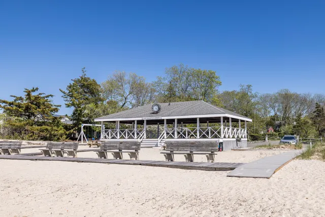 $3,395,000 | 38 East Beach Drive, Southampton, NY 11968