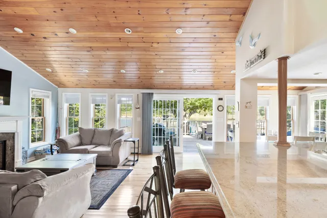 $3,395,000 | 38 East Beach Drive, Southampton, NY 11968