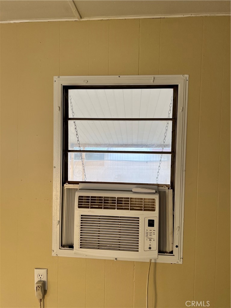 35080 Chandler Avenue, Unit 11 Calimesa, CA 92320 - Photo 13 of 20 a stove top oven sitting inside of a kitchen