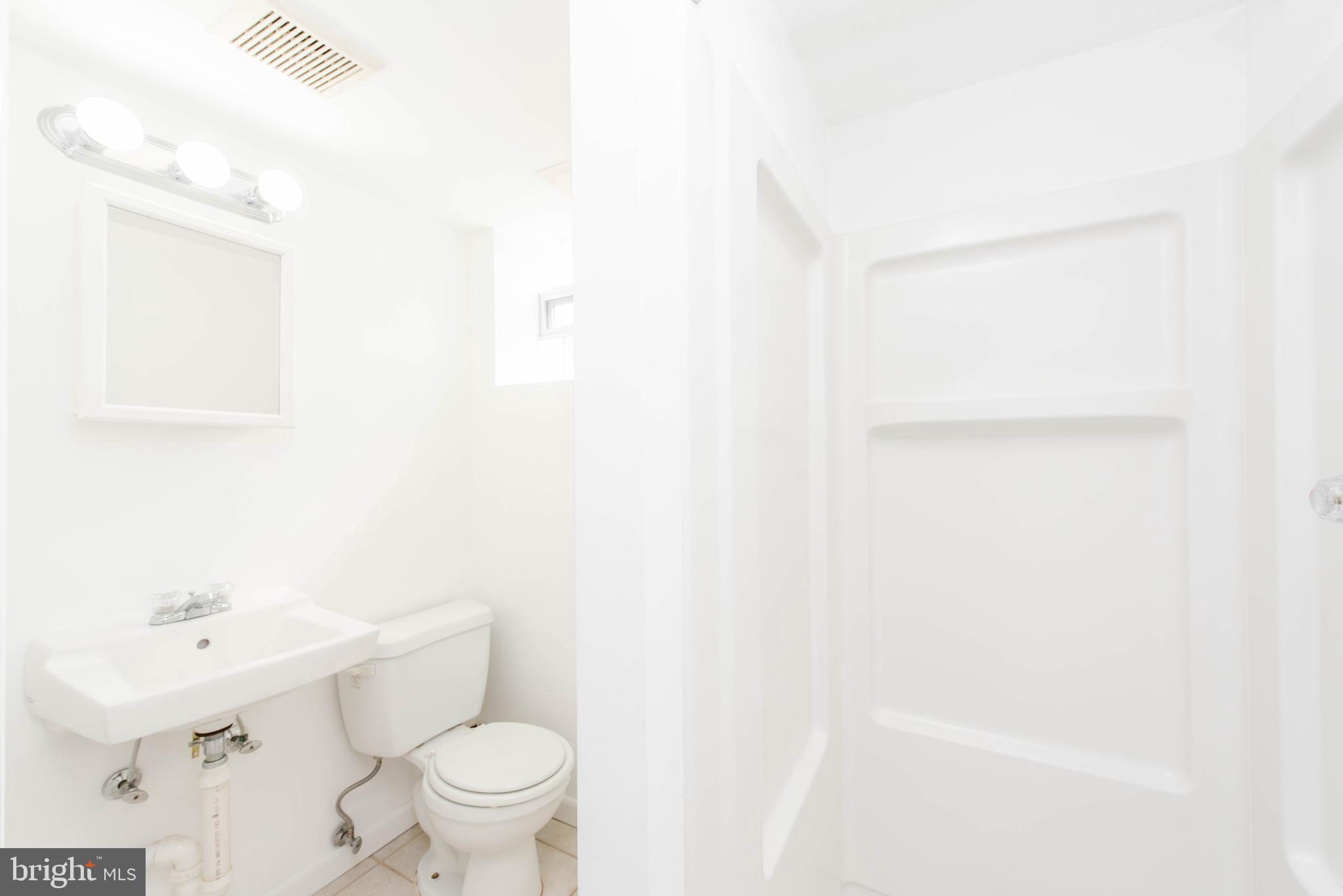 903 Coleridge Road Baltimore, MD 21229 - Photo 21 of 27 Bathroom 2