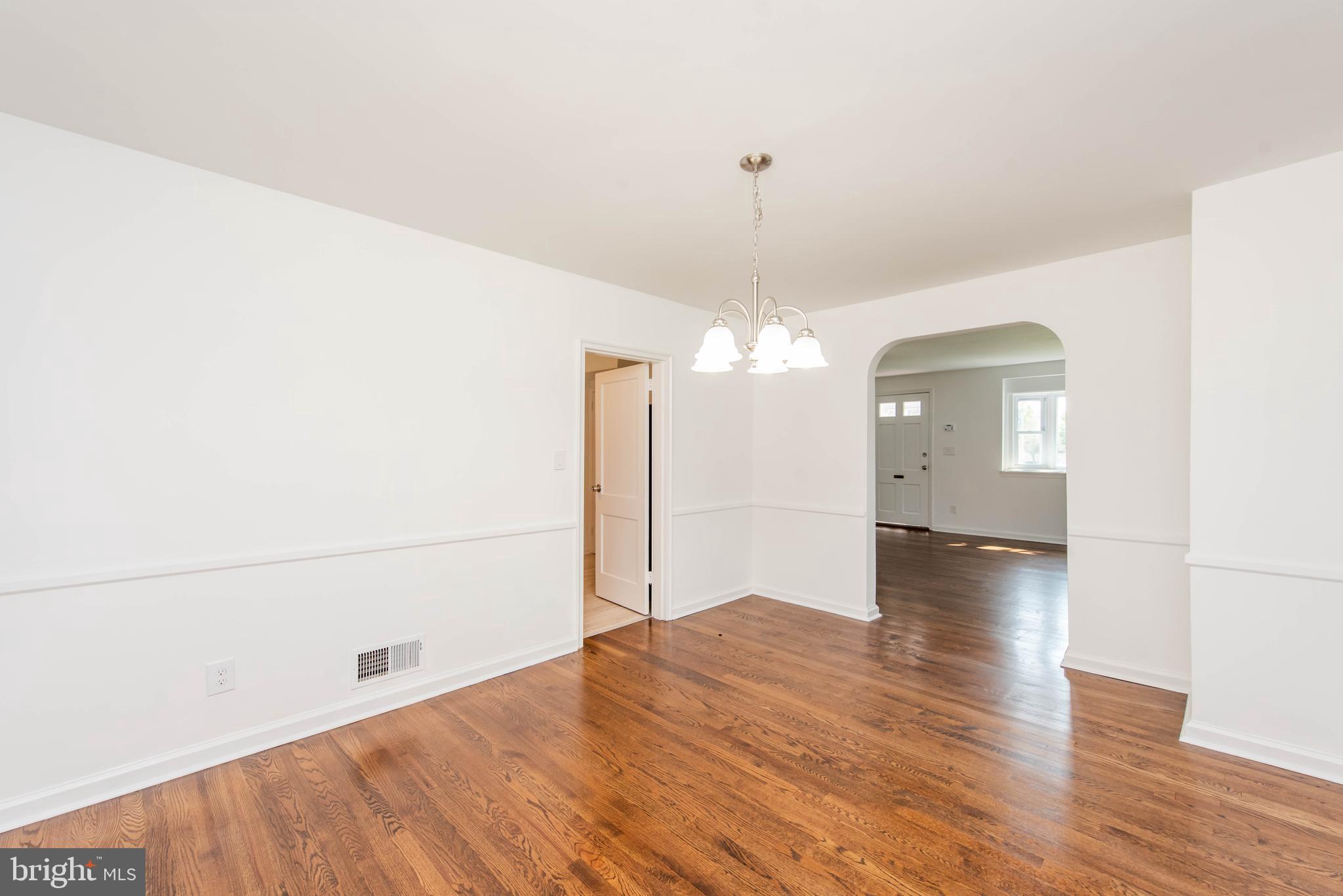 903 Coleridge Road Baltimore, MD 21229 - Photo 8 of 27 Dining Room