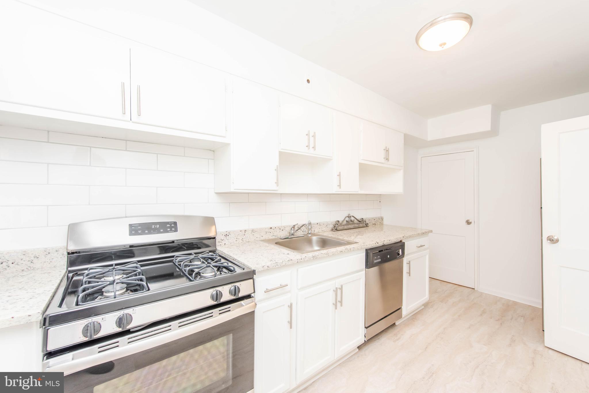 903 Coleridge Road Baltimore, MD 21229 - Photo 10 of 27 Kitchen