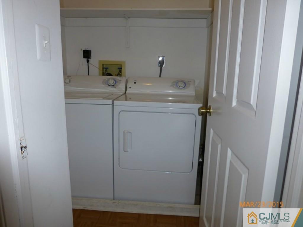 1603 Timber Oaks Road Edison, NJ 08820 - Photo 8 of 17 a bathroom with a sink and mirror