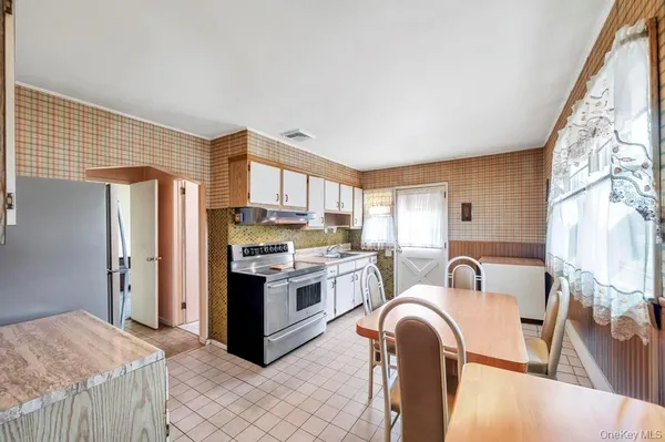 $699,999 | 1200 Stewart Avenue, Bethpage, NY 11714