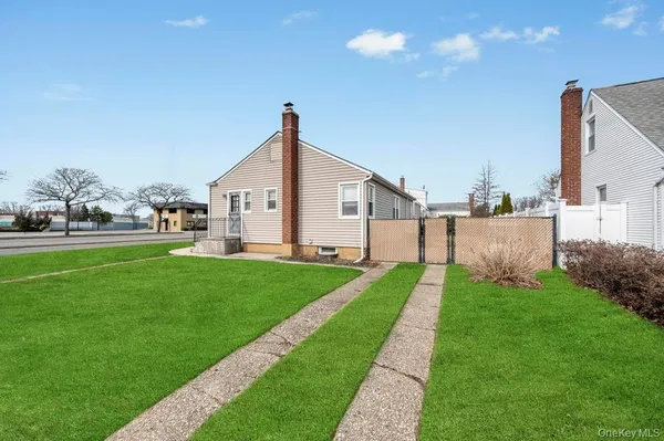 $699,999 | 1200 Stewart Avenue, Bethpage, NY 11714