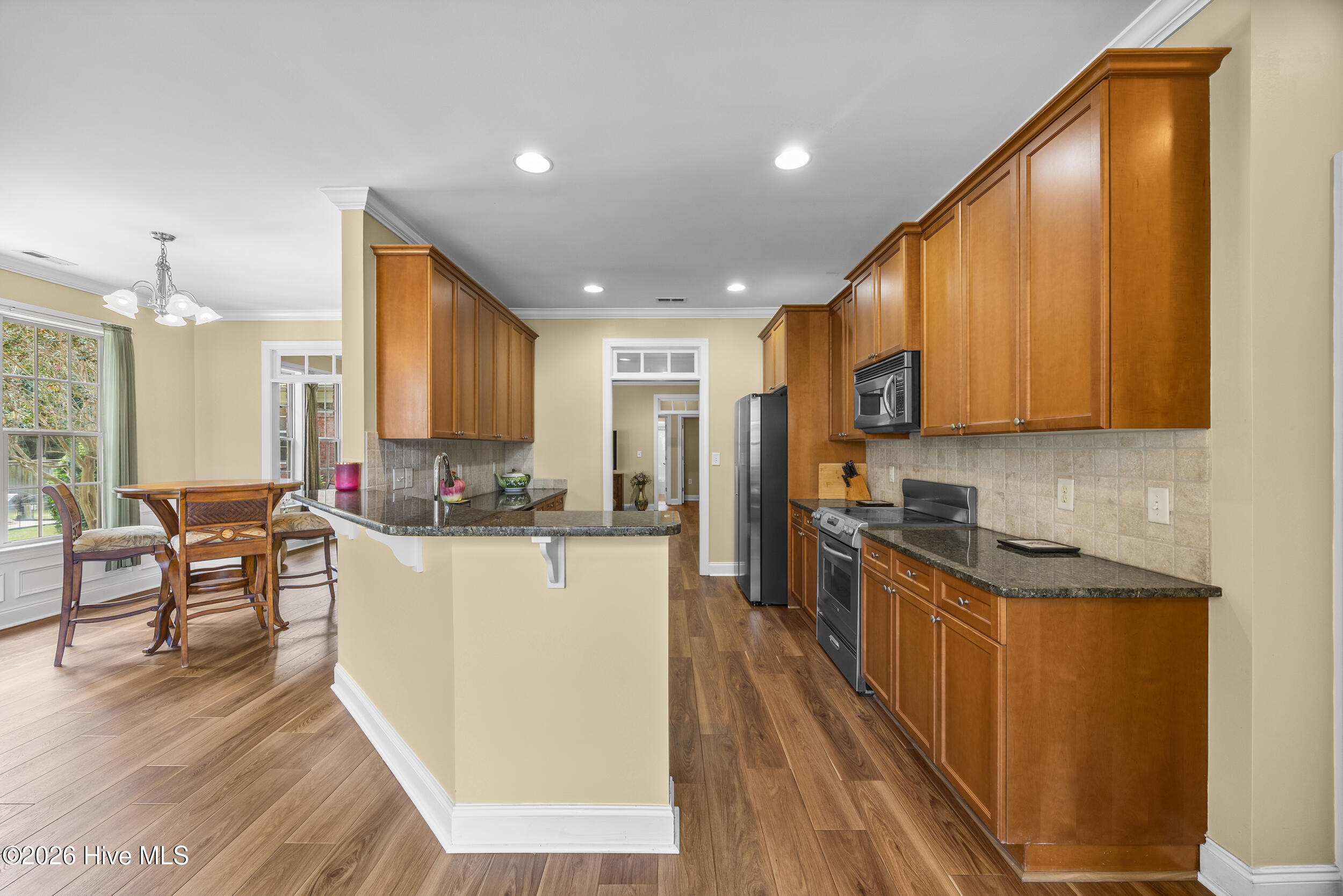 8746 Ramsbury Way Wilmington, NC 28411 - Photo 23 of 50 30_kitchen