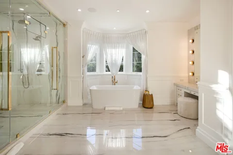 $4,770,000 | 843 North Spaulding Avenue, Los Angeles, CA 90046