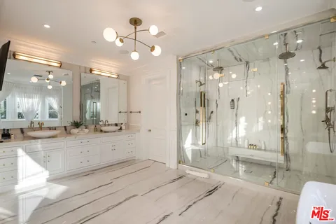 $4,770,000 | 843 North Spaulding Avenue, Los Angeles, CA 90046