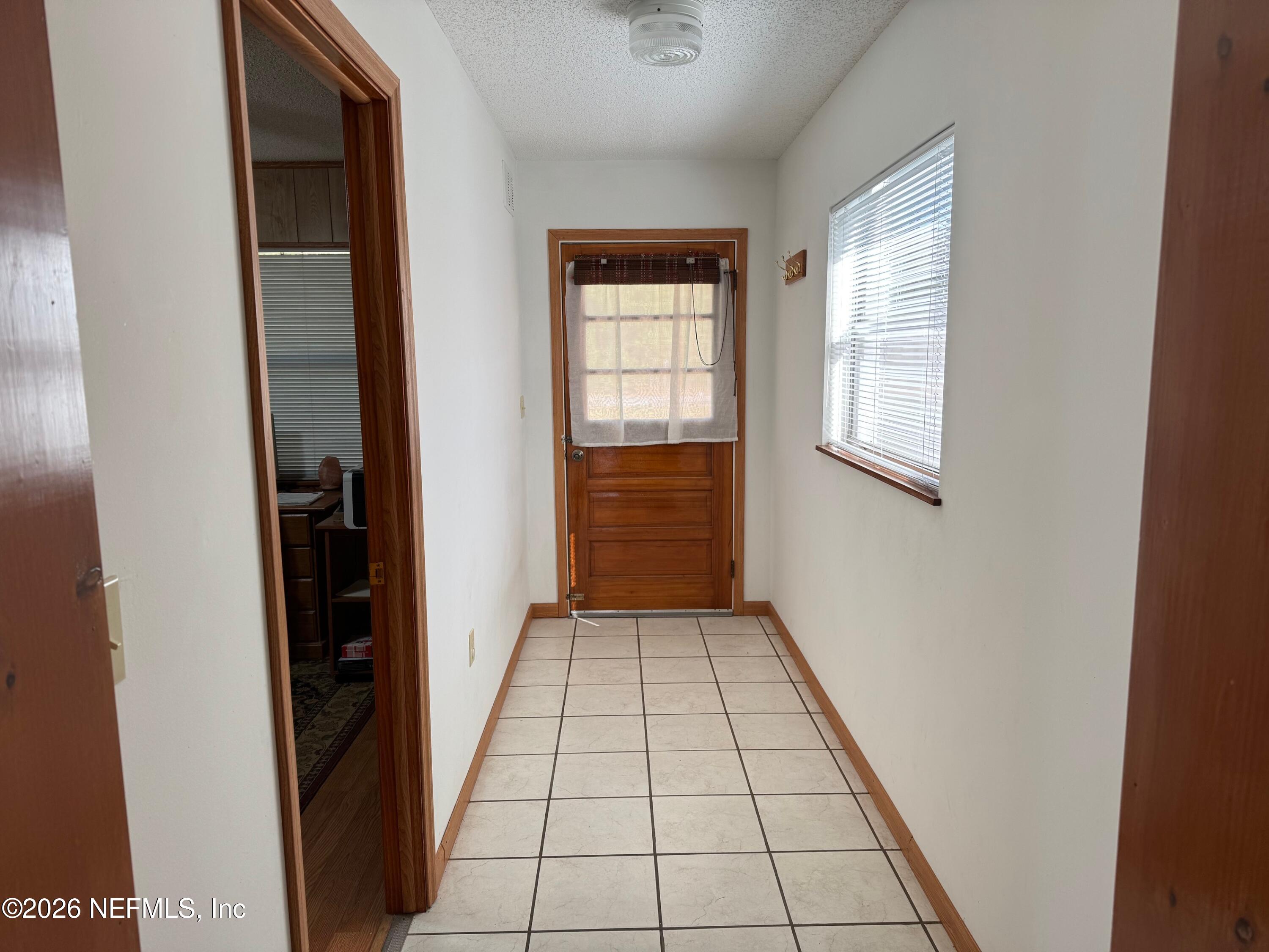 85075 Harts Road Yulee, FL 32097 - Photo 34 of 47 Back Hallway