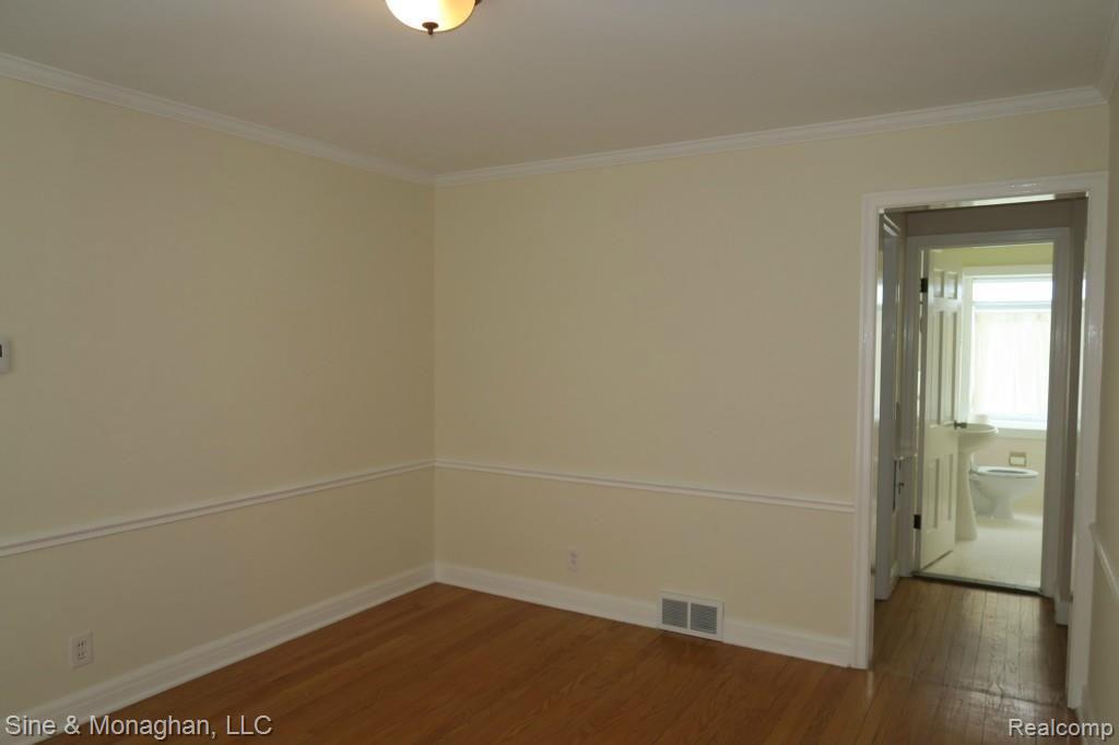 878 Hampton Road Grosse Pointe, MI 48236 - Photo 7 of 20 img_0599.jpg