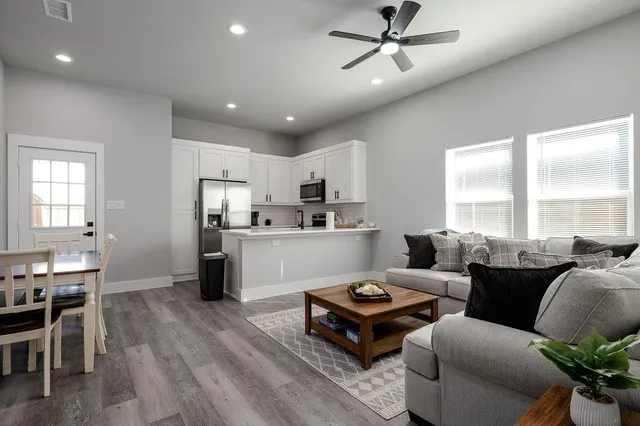 $2,850 | 3020 Henry Street, Unit B, Greenville, TX 75401