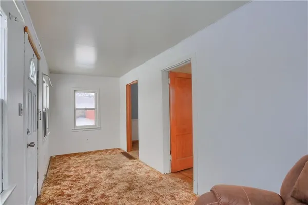 a view of livingroom with furniture