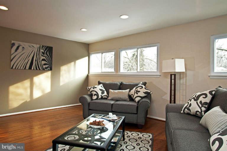 3806 Lumo Road Randallstown, MD 21133 - Photo 11 of 30 Living Room