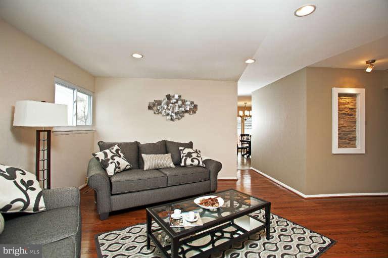 3806 Lumo Road Randallstown, MD 21133 - Photo 12 of 30 Living Room