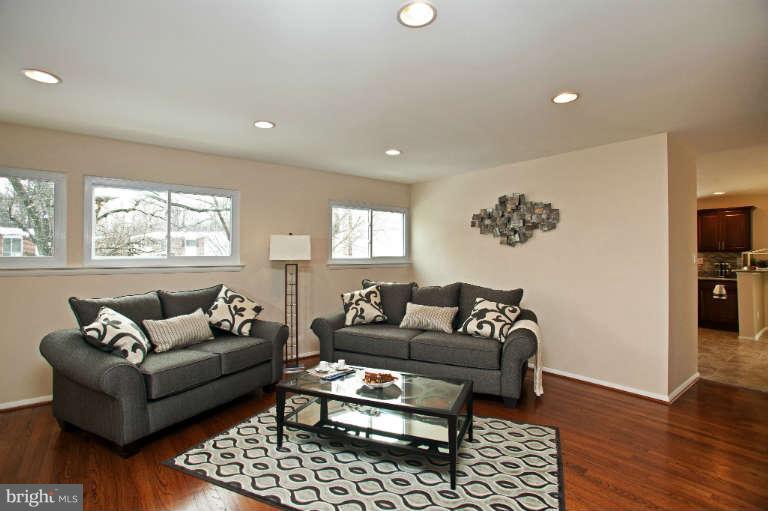 3806 Lumo Road Randallstown, MD 21133 - Photo 10 of 30 Living Room