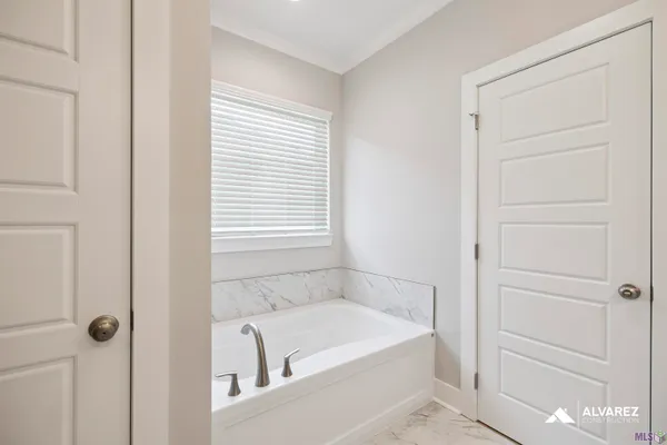 $370,990 | 26518 Vanissa Drive, Denham Springs, LA 70726