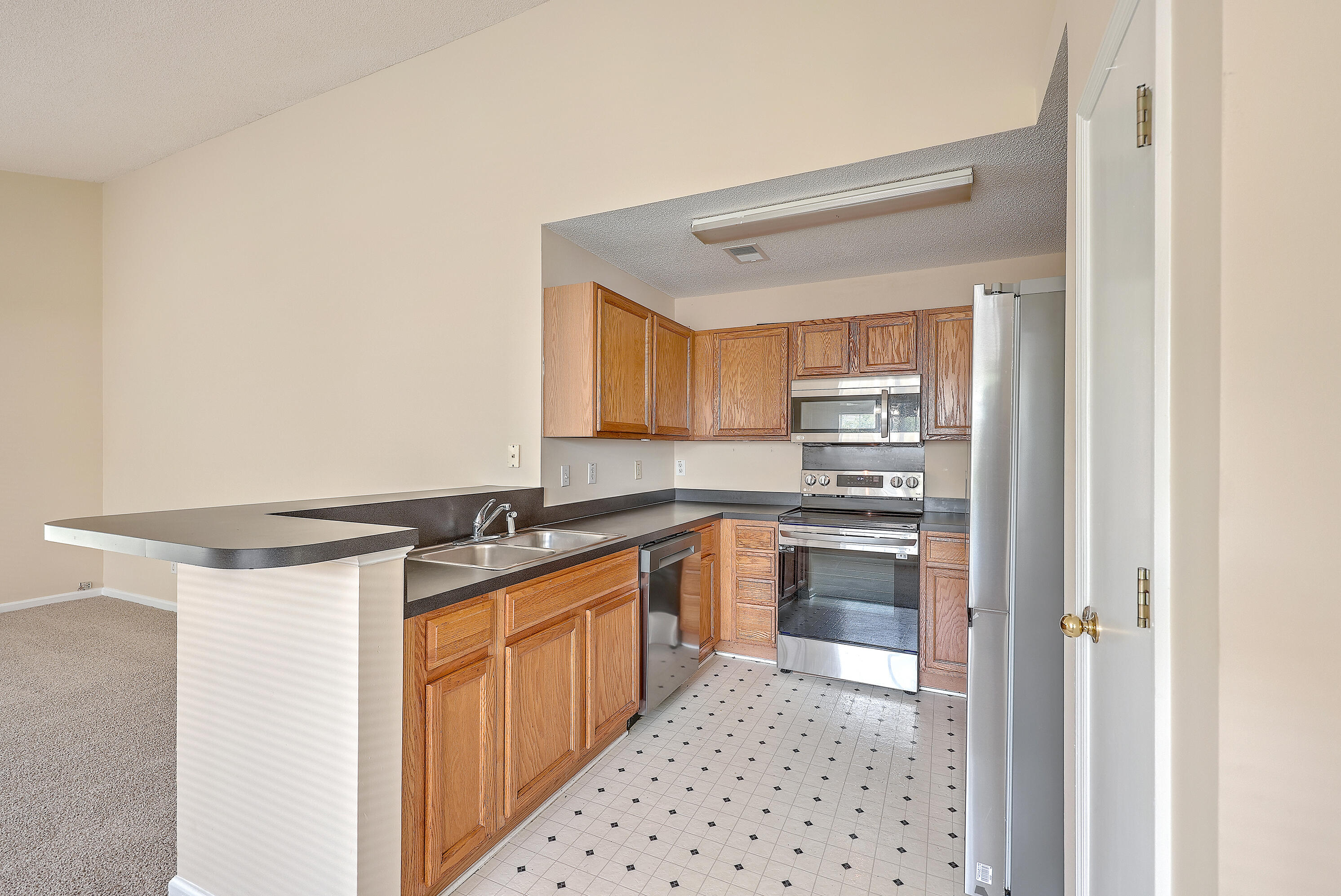 133 2 Pond Loop Ladson, SC 29456 - Photo 11 of 24 ZYN_8783_4_5_6_7_8_9