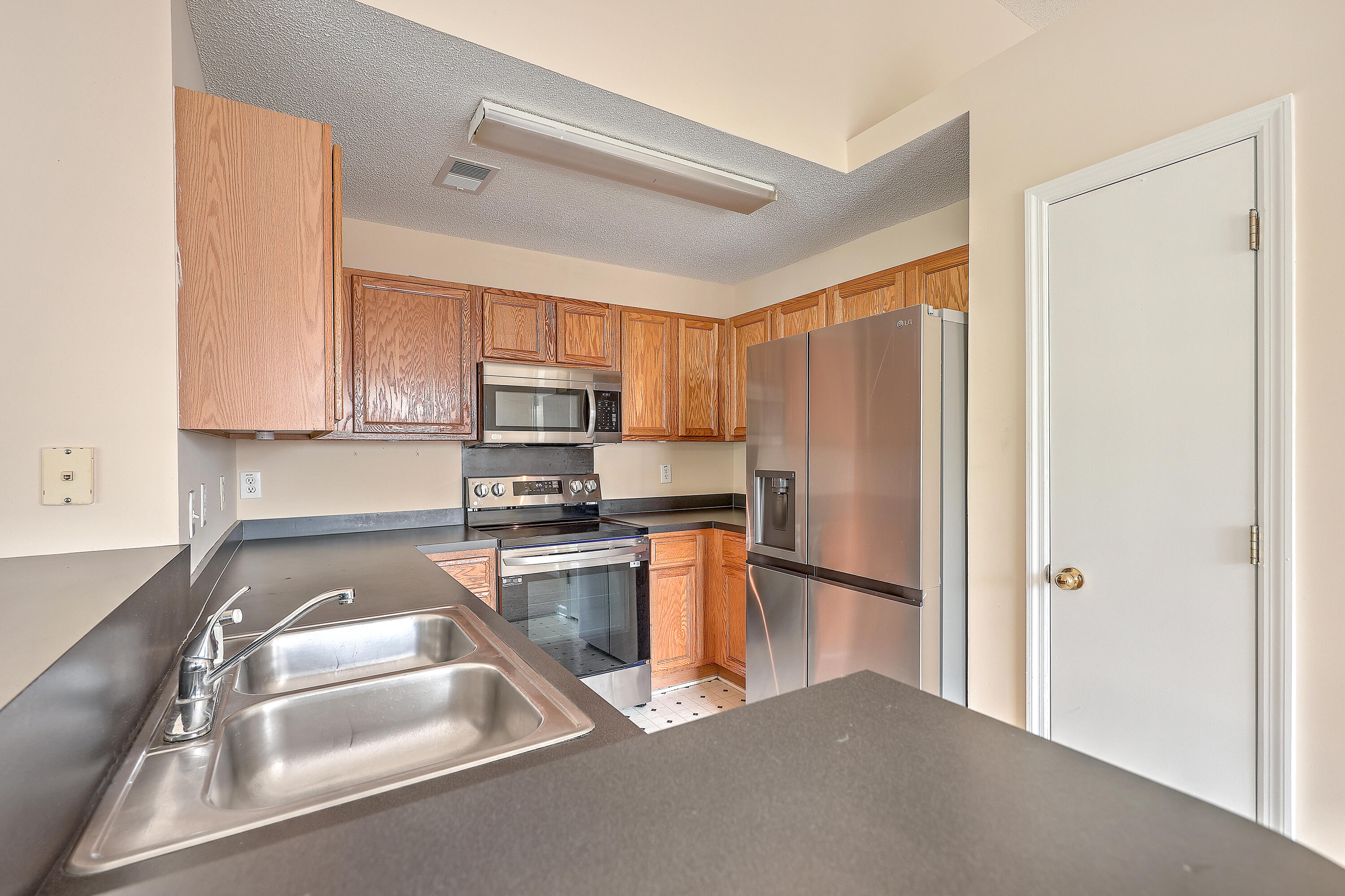 133 2 Pond Loop Ladson, SC 29456 - Photo 10 of 24 ZYN_8797_798_799_800_801_802_803