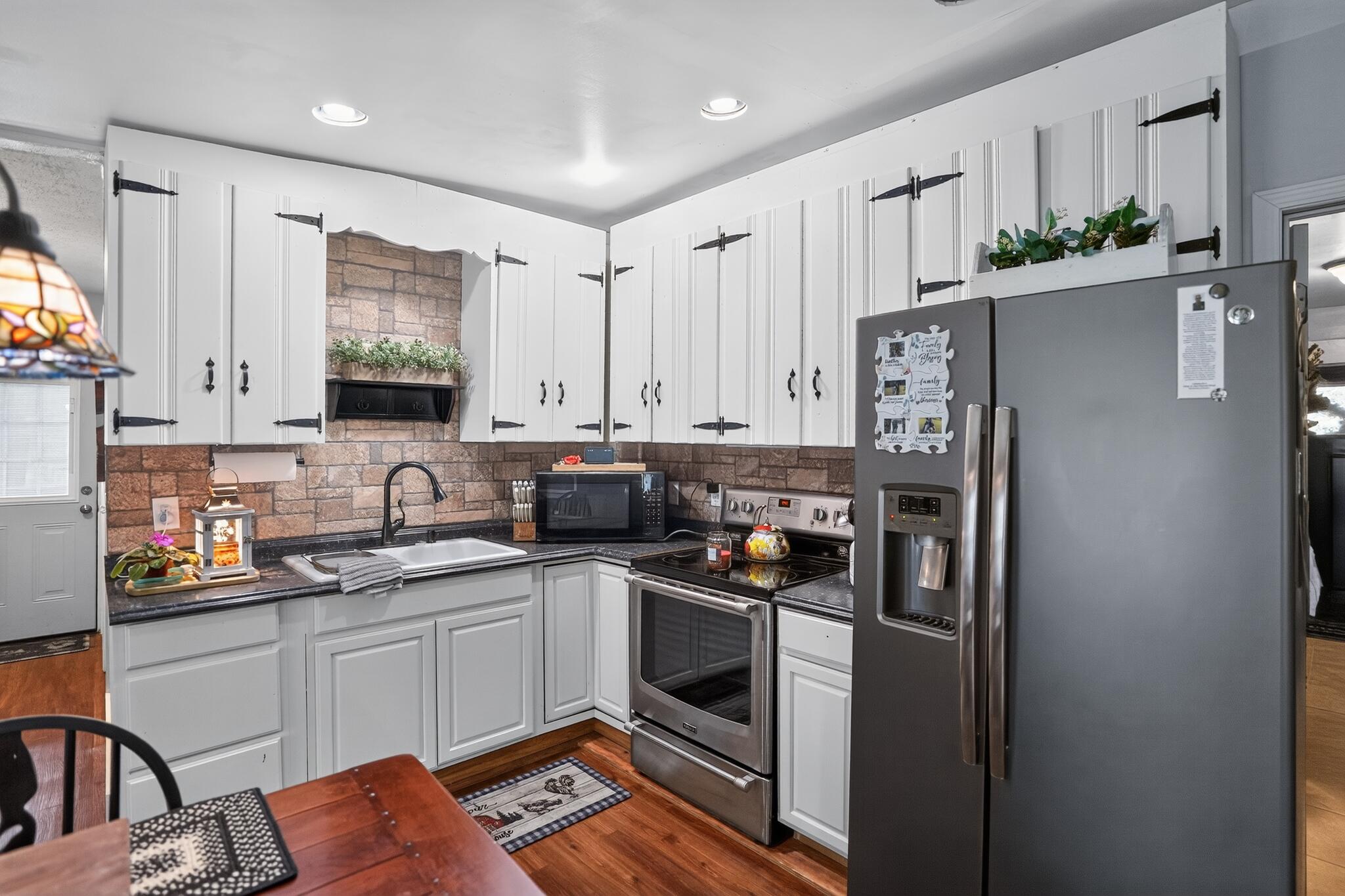 415 Kelly Shop Road Springfield, KY 40069 - Photo 9 of 38 23_415_Kelly_Shop_Rd-Kitchen-7312