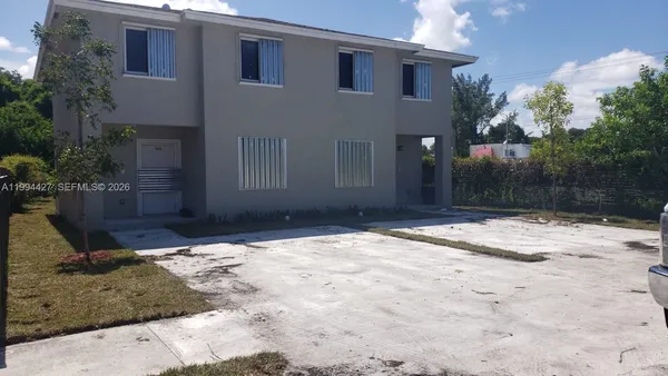 $3,000 | 1900 Northwest 76th Street, Unit 1900, Miami, FL 33147
