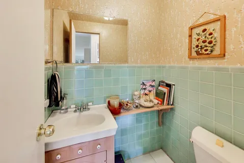 $424,900 | 4050 Church Street, Skokie, IL 60076