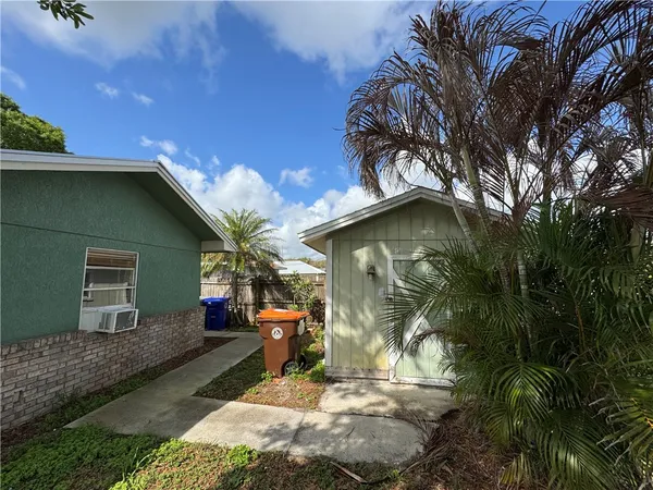 a house view with a outdoor space