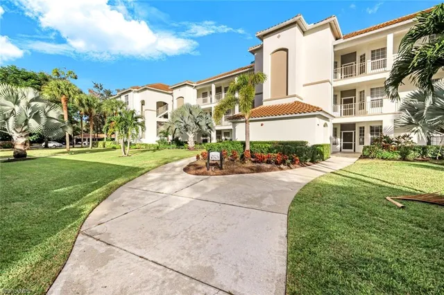 $365,000 | 8267 Parkstone Place, Unit 302, Naples, FL 34120