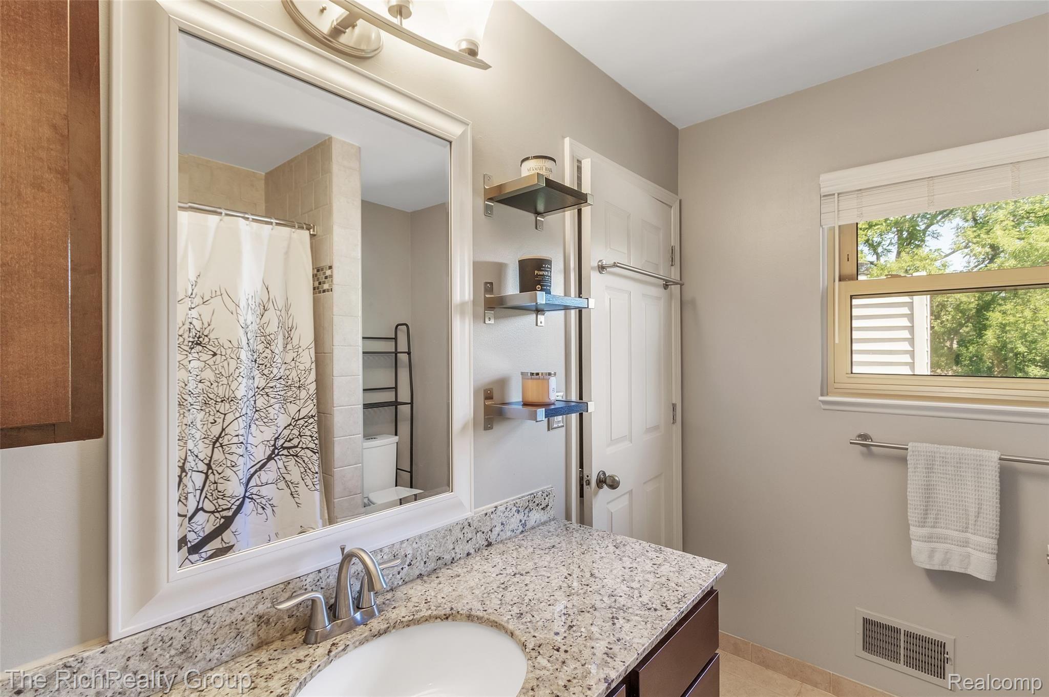 788 Francis Street Rochester, MI 48307 - Photo 29 of 53 27-788 Francis St-Windowstill Real Estate Photography-27.jpg