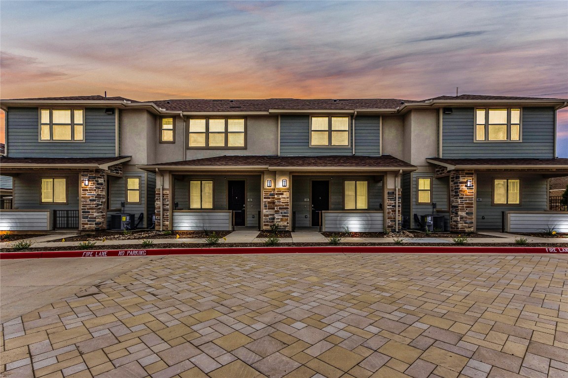 5900-271 Highway 287 Frontage Road Arlington, TX 76017 - Photo 14 of 15 a front view of an apartment