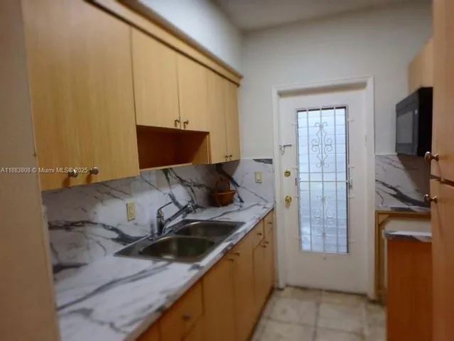 $1,600 | 8420 Byron Avenue, Unit 3, Miami Beach, FL 33141