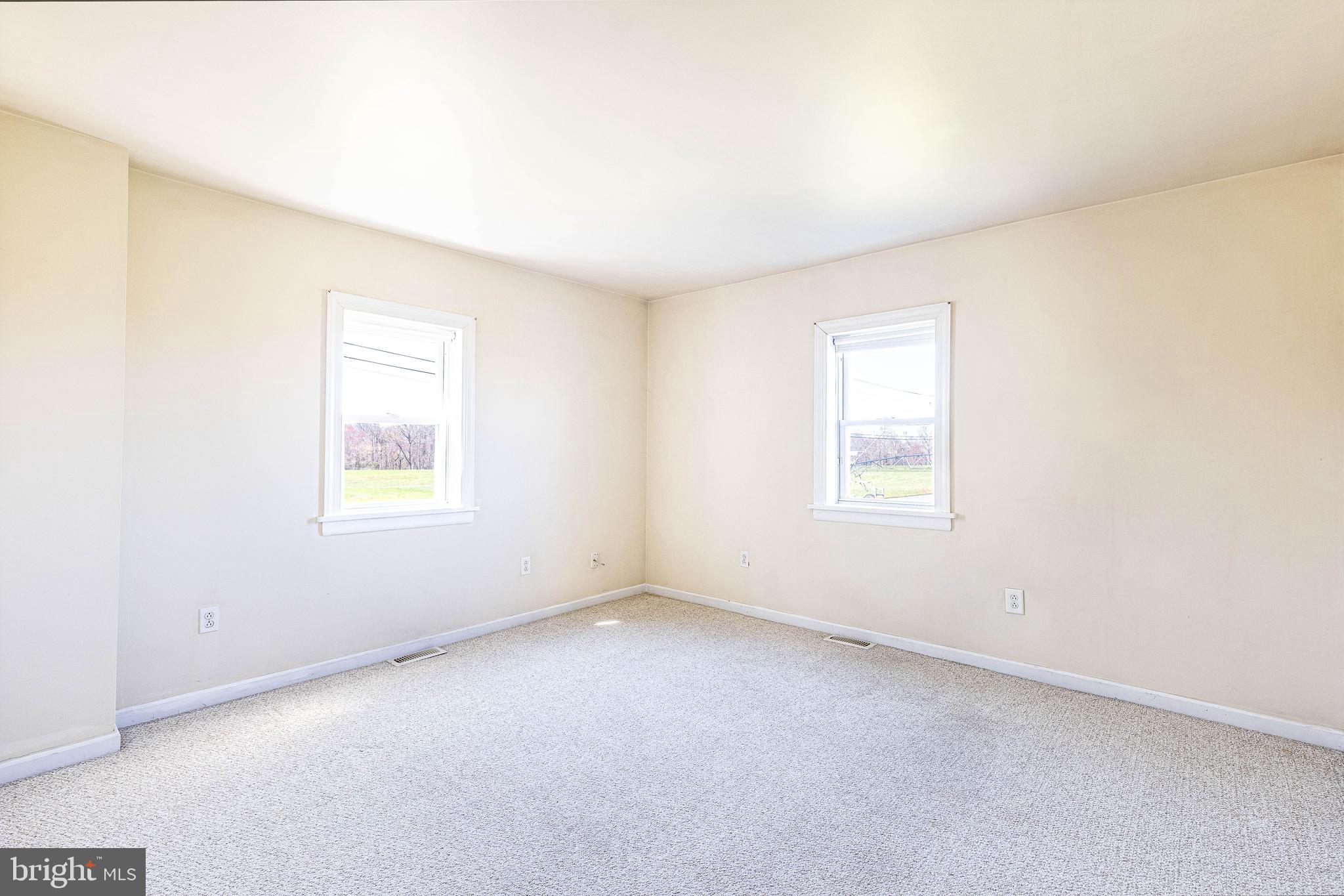 230 Landing Street Southampton, NJ 08088 - Photo 9 of 17 an empty room with a window