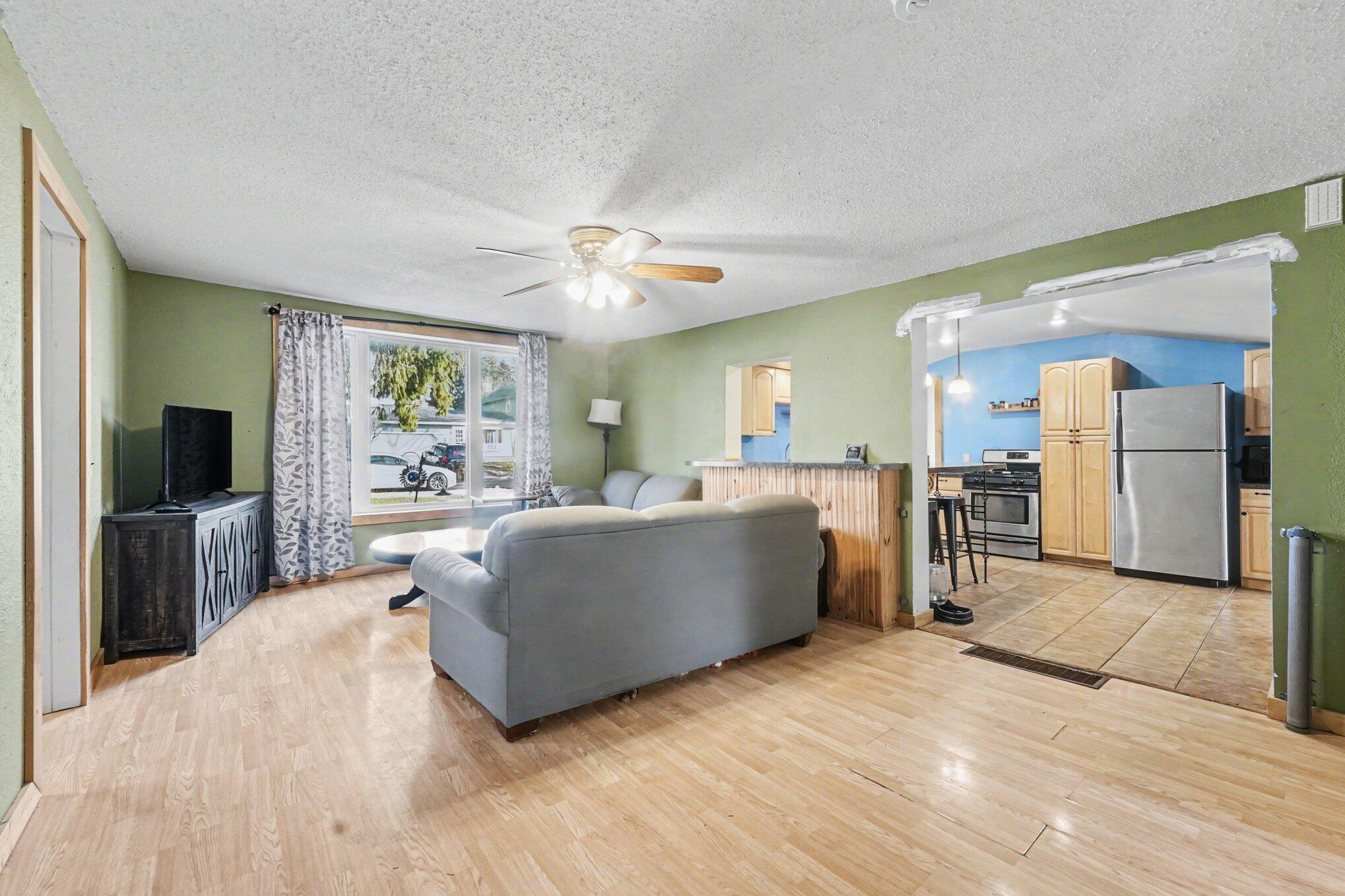 305 South 1st Street Edmore, MI 48829 - Photo 2 of 25 003_file_2817