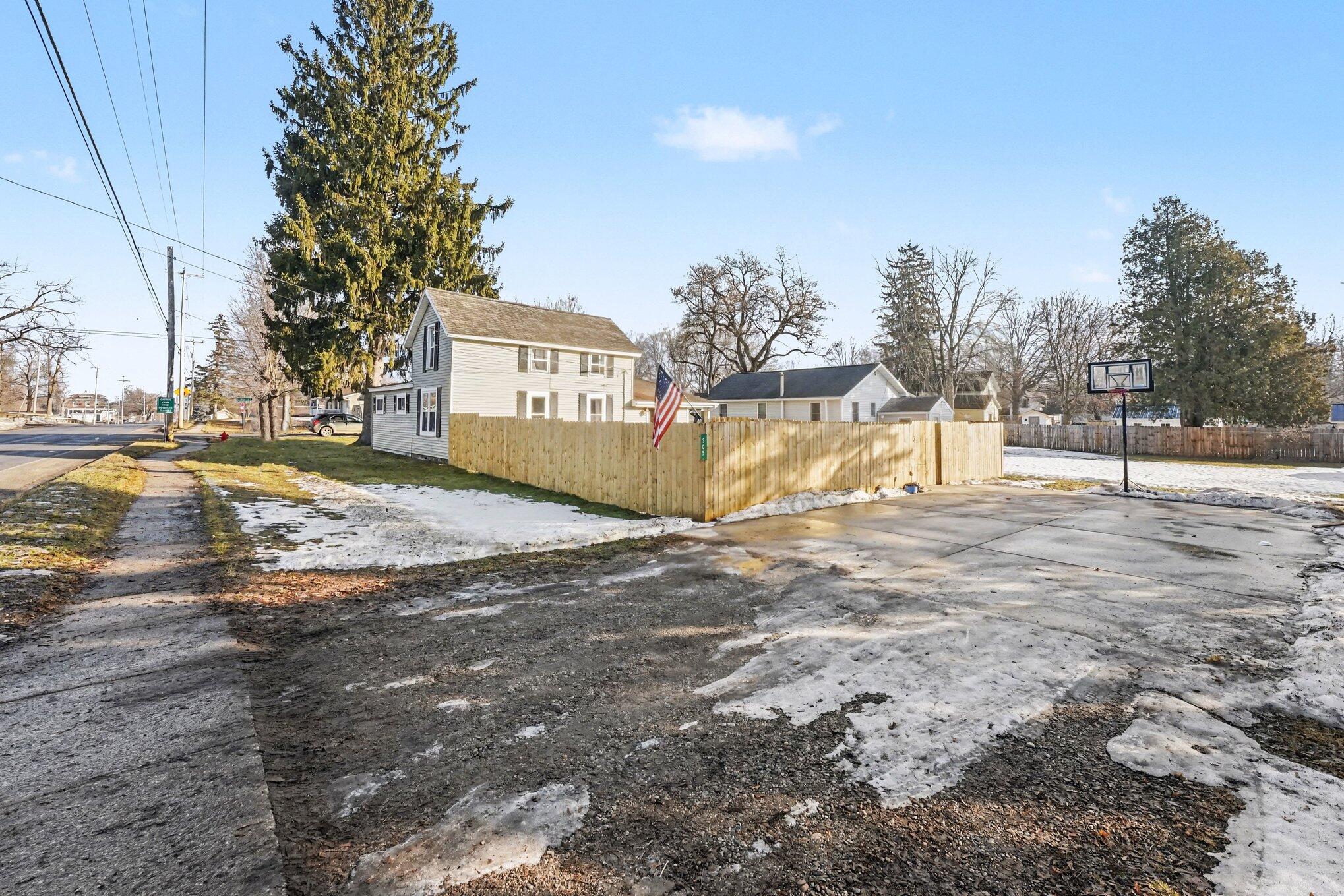 305 South 1st Street Edmore, MI 48829 - Photo 23 of 25 026_file_6080