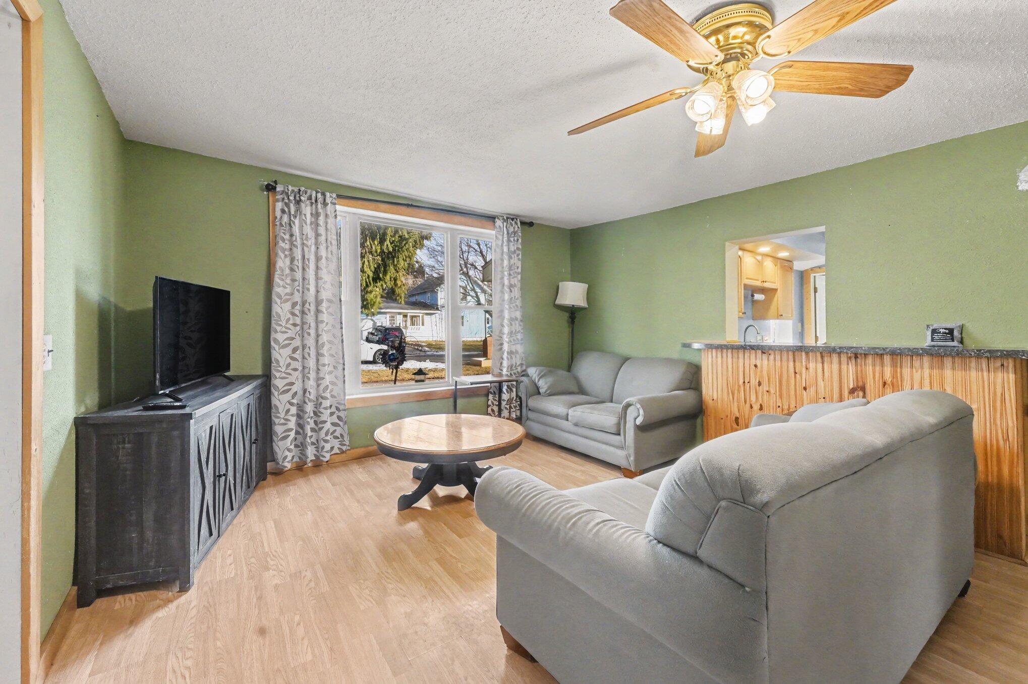 305 South 1st Street Edmore, MI 48829 - Photo 3 of 25 004_file_1411