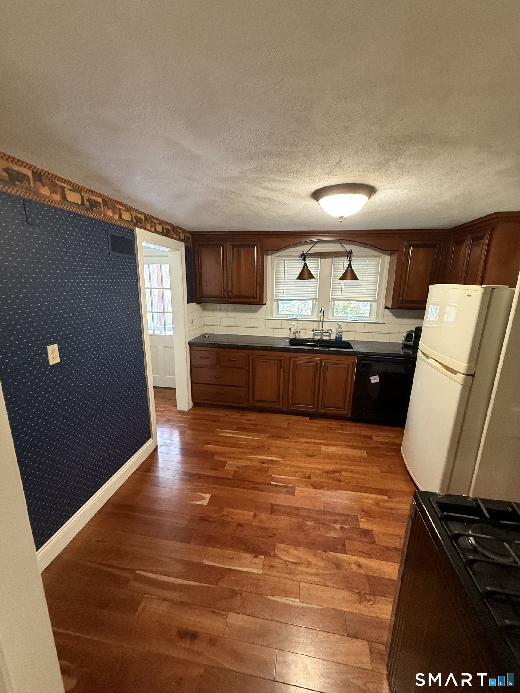 336 Ridgewood Road West Hartford, CT 06107 - Photo 5 of 21 a bathroom with a sink and a mirror
