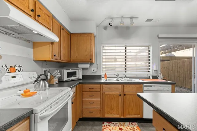 $235,900 | 2605 Plantation Point, Unit B, St. Charles, MO 63303