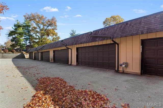 $235,900 | 2605 Plantation Point, Unit B, St. Charles, MO 63303