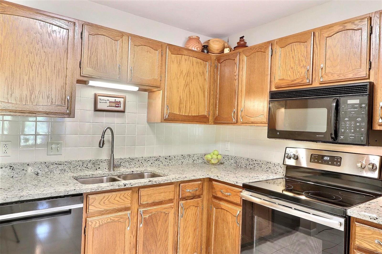 618 Pine Ridge Trails Court, Unit 203 Ballwin, MO 63021 - Photo 8 of 34 Gallery Image 8