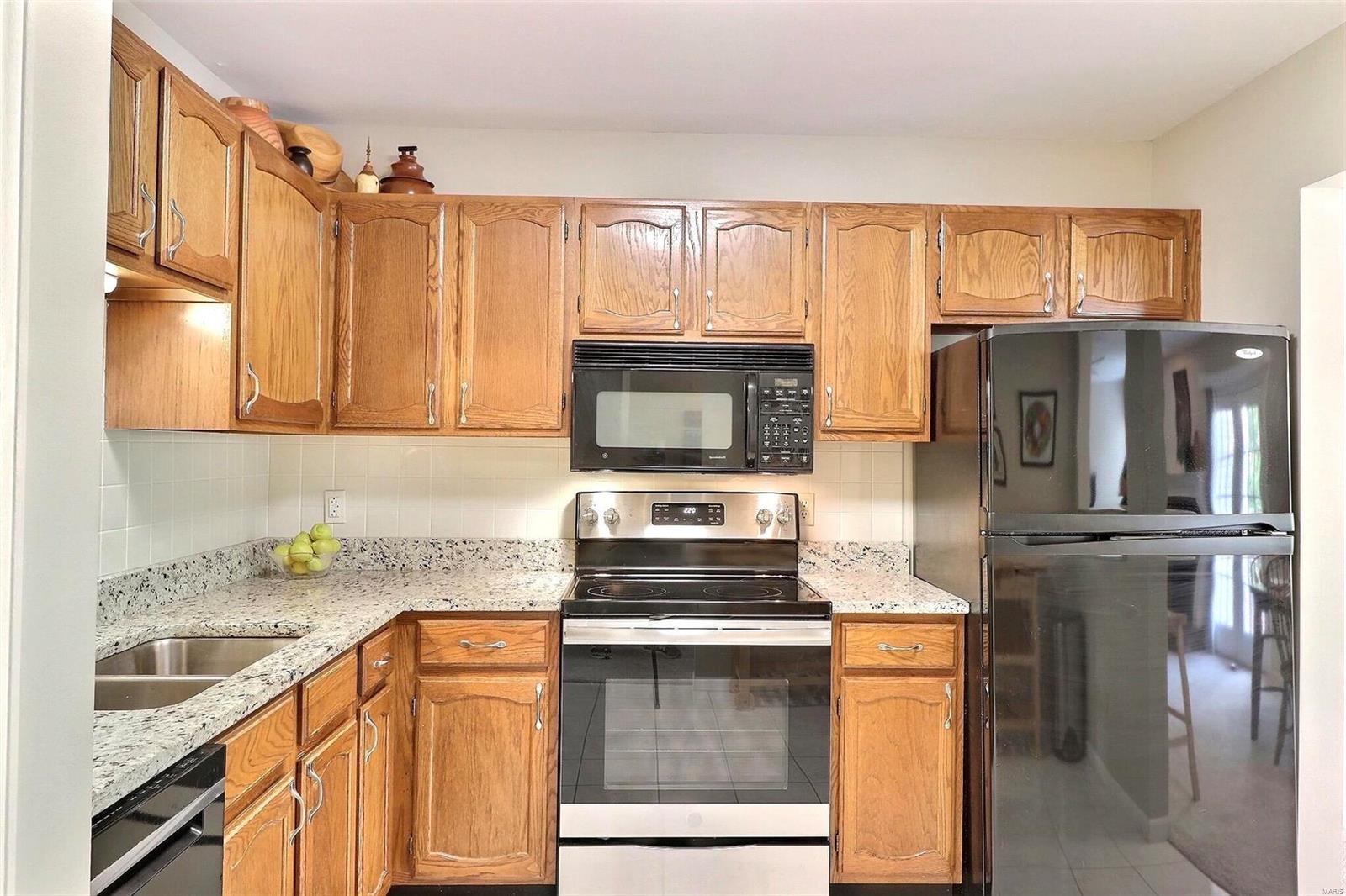 618 Pine Ridge Trails Court, Unit 203 Ballwin, MO 63021 - Photo 9 of 34 Gallery Image 9