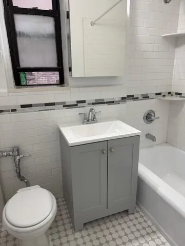 $509,000 | 221 East 18th Street, Unit 1E | Prospect Park South