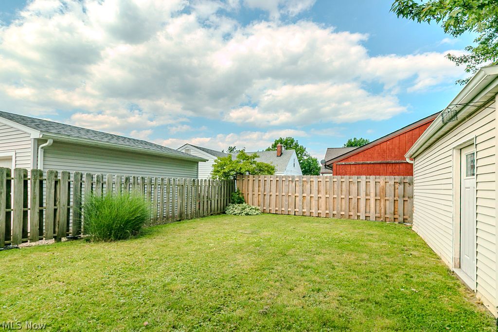 1640 Douglas Road Wickliffe, OH 44092 - Photo 4 of 39