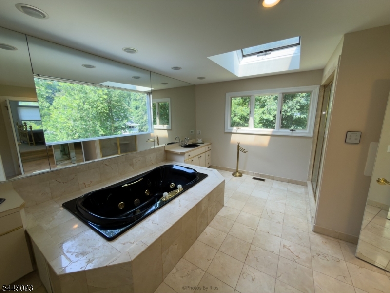 21 Round Top Road Warren, NJ 07059 - Photo 10 of 43 Gallery Image 10