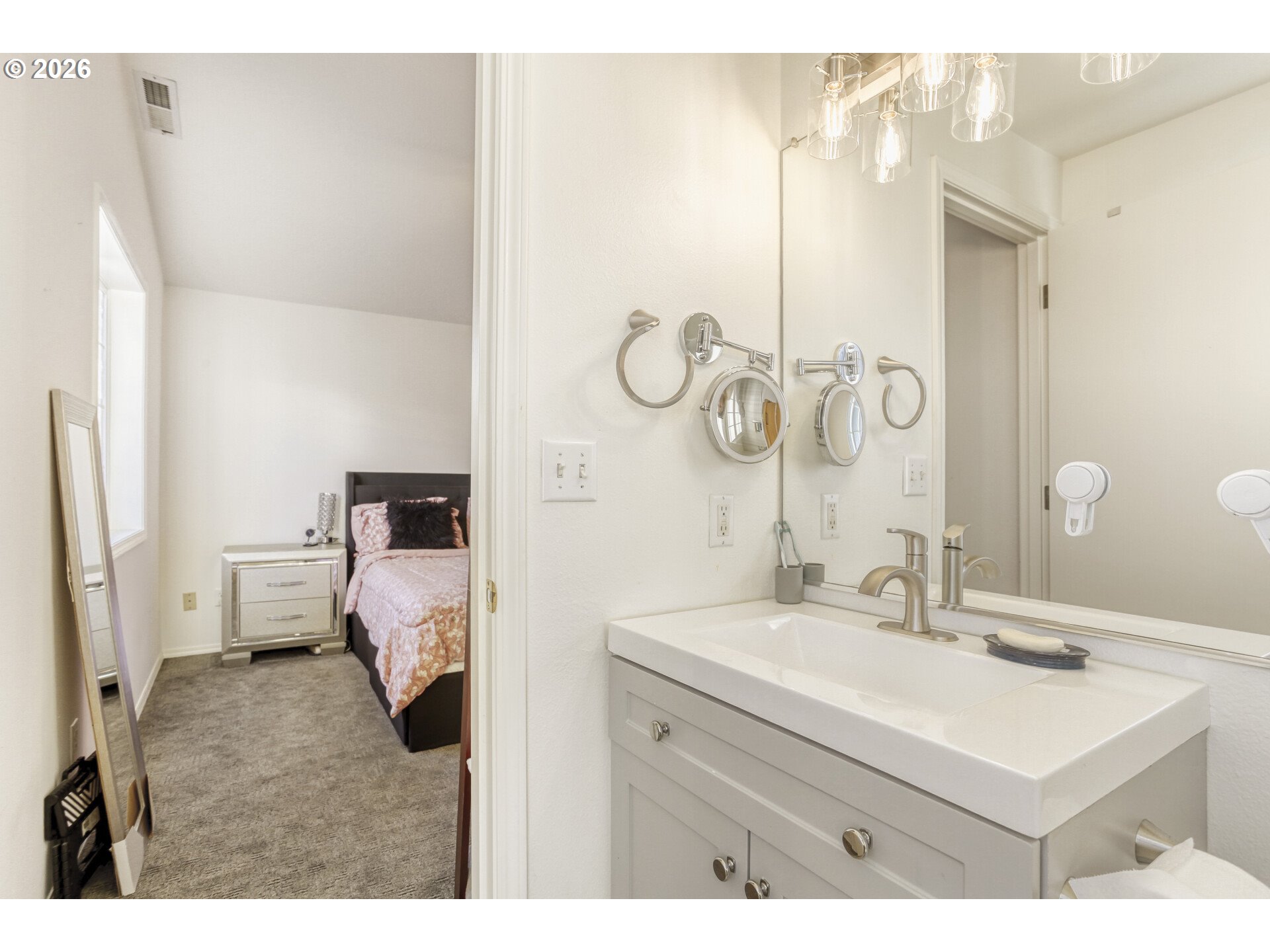 19039 Southwest Pike Lane Beaverton, OR 97078 - Photo 17 of 29 Bathroom, Attached