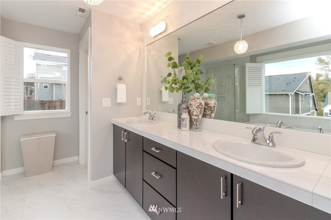 5516 Northeast 8th Place Renton, WA 98059 - Photo 17 of 26 Gallery Image 17
