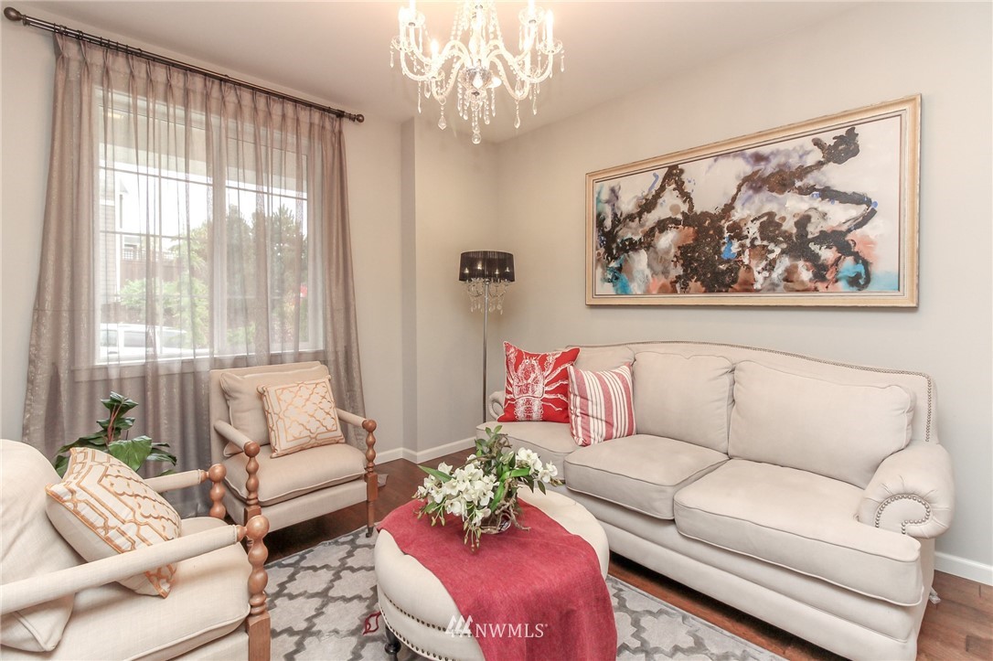 5516 Northeast 8th Place Renton, WA 98059 - Photo 3 of 26 Gallery Image 3
