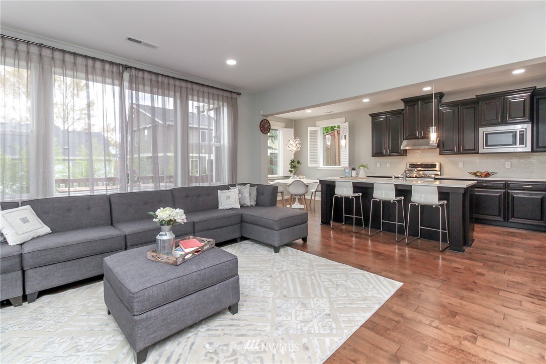 5516 Northeast 8th Place Renton, WA 98059 - Photo 5 of 26 Gallery Image 5