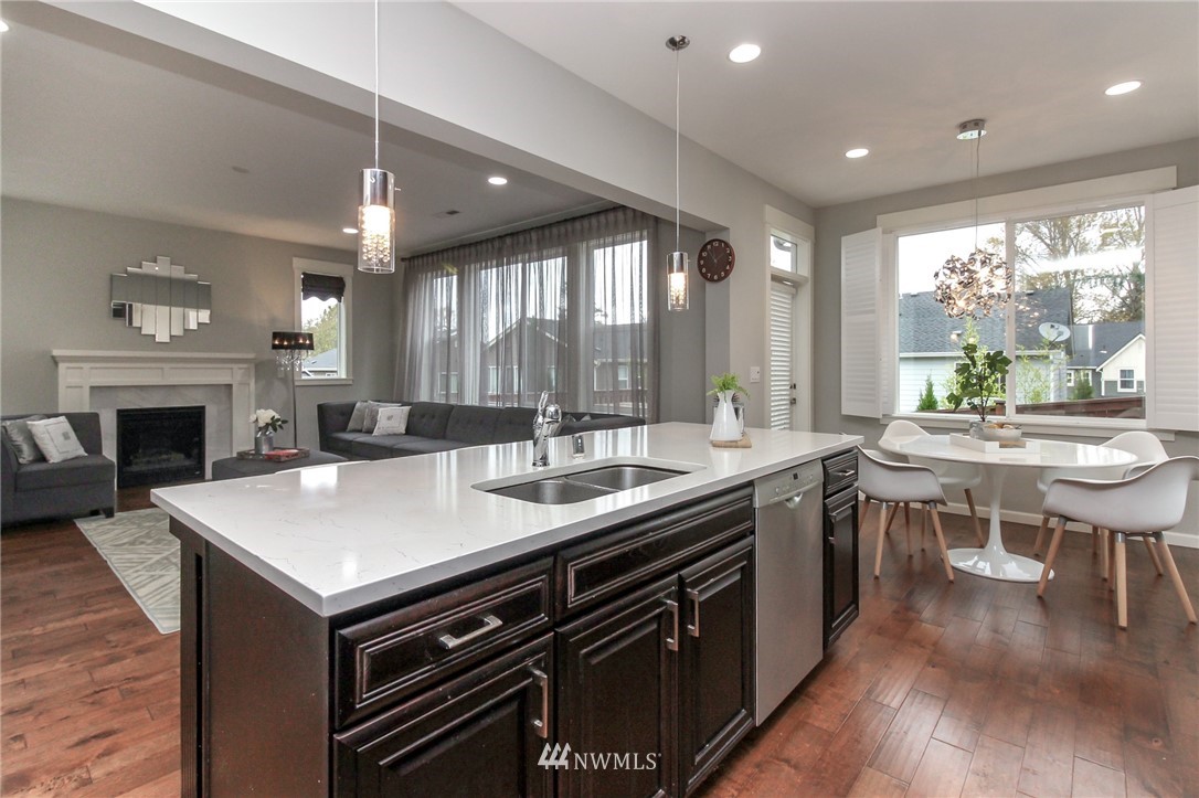 5516 Northeast 8th Place Renton, WA 98059 - Photo 7 of 26 Gallery Image 7