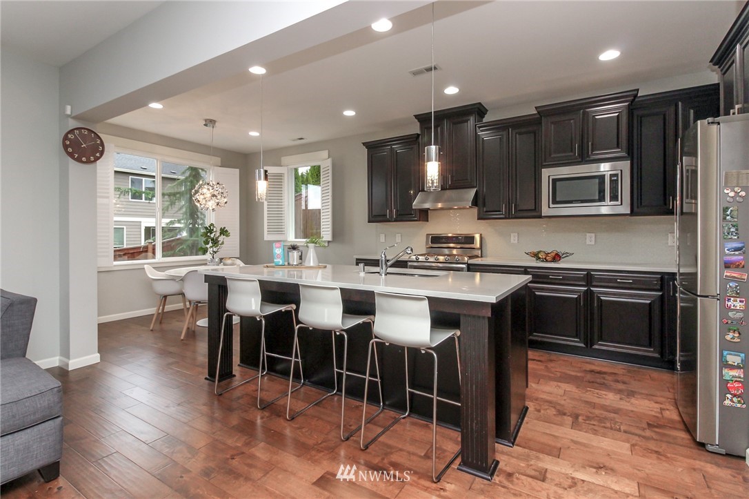 5516 Northeast 8th Place Renton, WA 98059 - Photo 8 of 26 Gallery Image 8