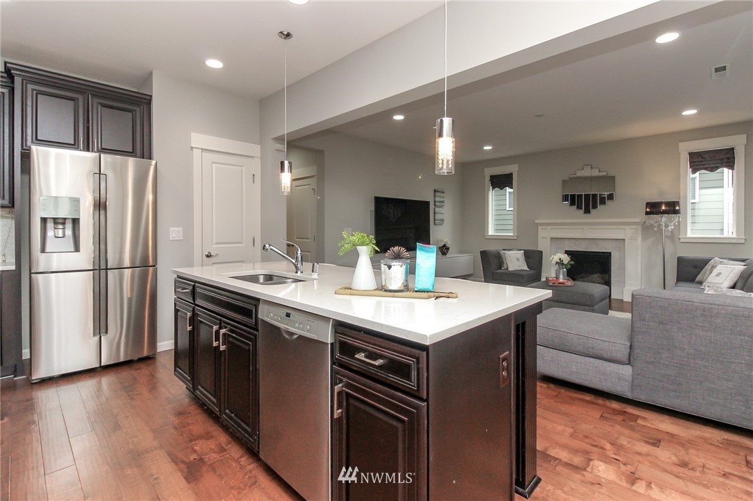 5516 Northeast 8th Place Renton, WA 98059 - Photo 9 of 26 Gallery Image 9