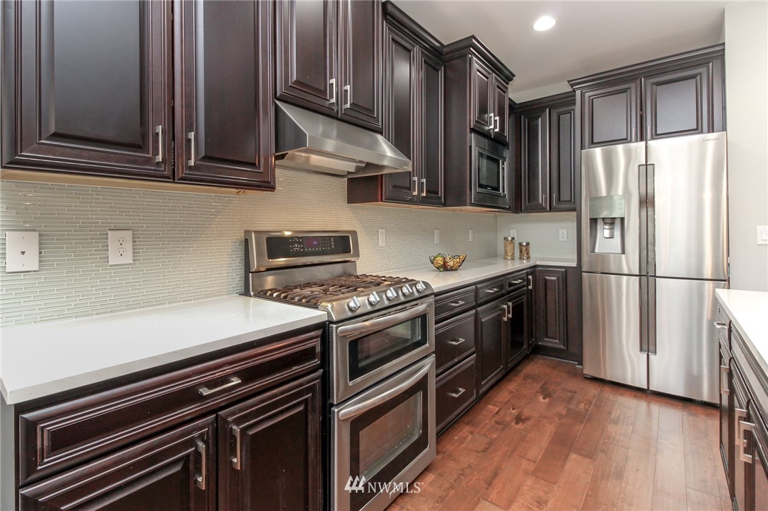 5516 Northeast 8th Place Renton, WA 98059 - Photo 10 of 26 Gallery Image 10